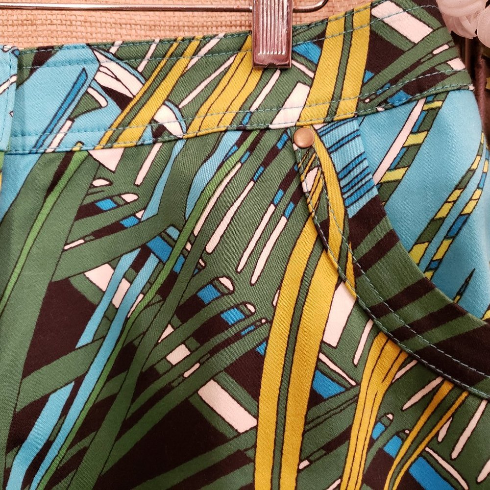 Cach'e Summer Shorts - Picture 2 of 8